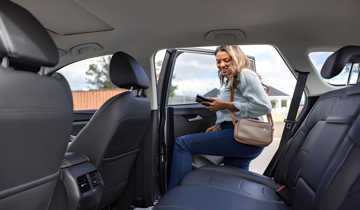 ladies car lift service dubai to abu dhabi