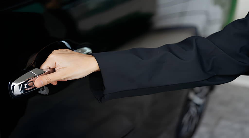 How Much is a Driver from Dubai to Abu Dhabi?